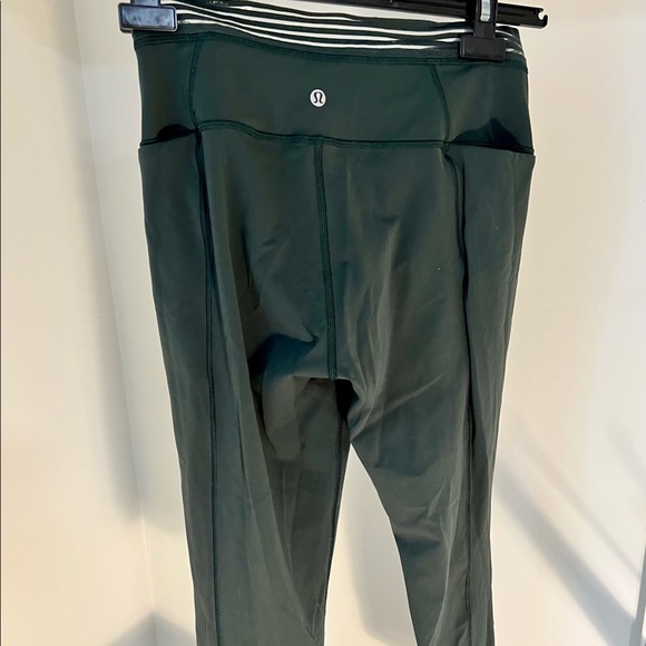 Lululemon- Dark green lulu crop legging- size 8 - Picture 1 of 2